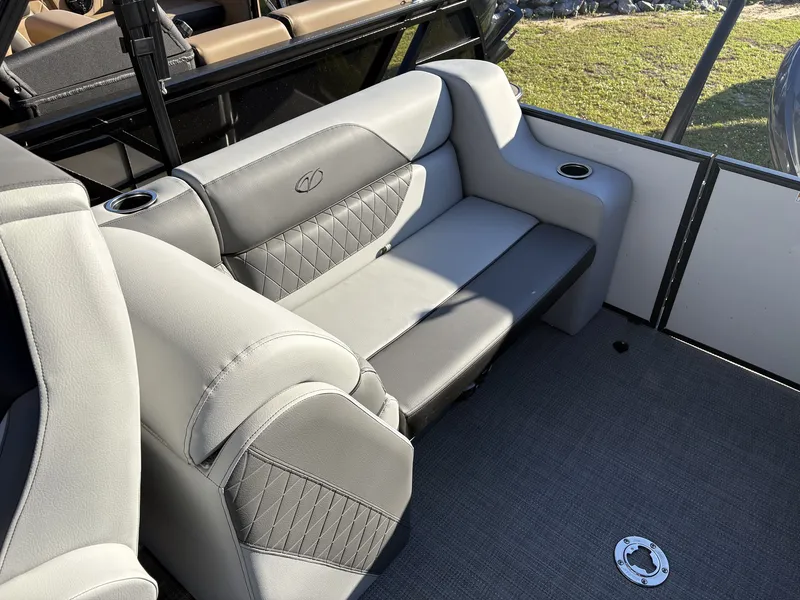 Slide: The Image of Veranda Vista Series VS22RC 2025 - 13