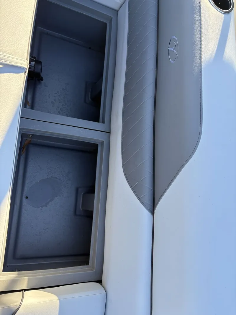 Slide: The Image of Veranda Vista Series VS22RC 2025 - 8