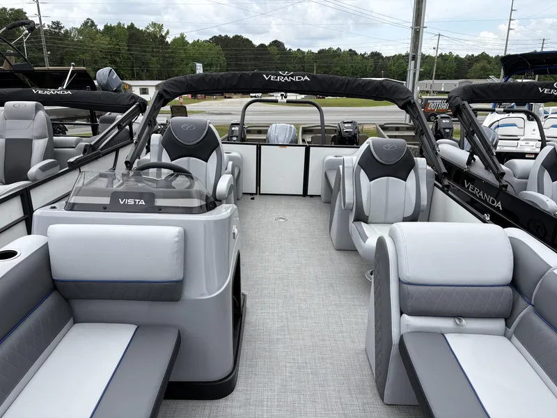 Slide: The Image of Veranda Vista Series VS22RC 200HP 2025 - 3