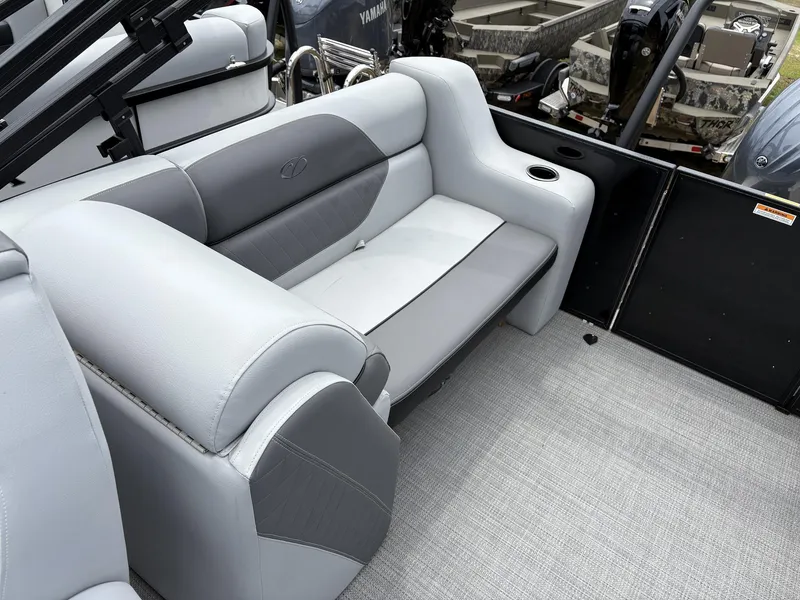 Slide: The Image of Veranda Vista View Series VV22 150HP TRITOON 2025 - 8