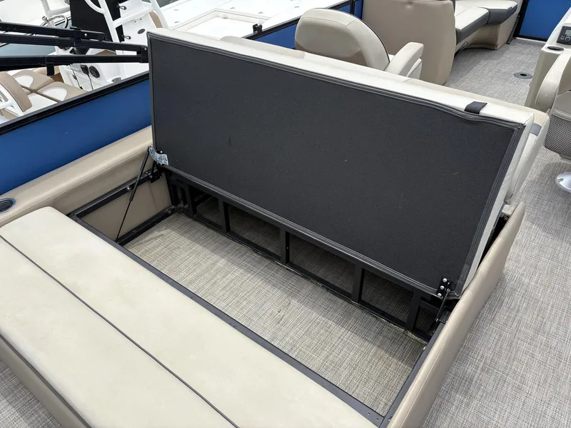 Slide: The Image of Viaggio Lago V L22S 2022 - 13