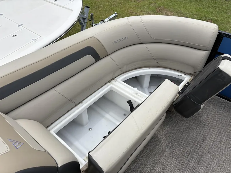 Slide: The Image of Viaggio Lago V L22S 2022 - 8