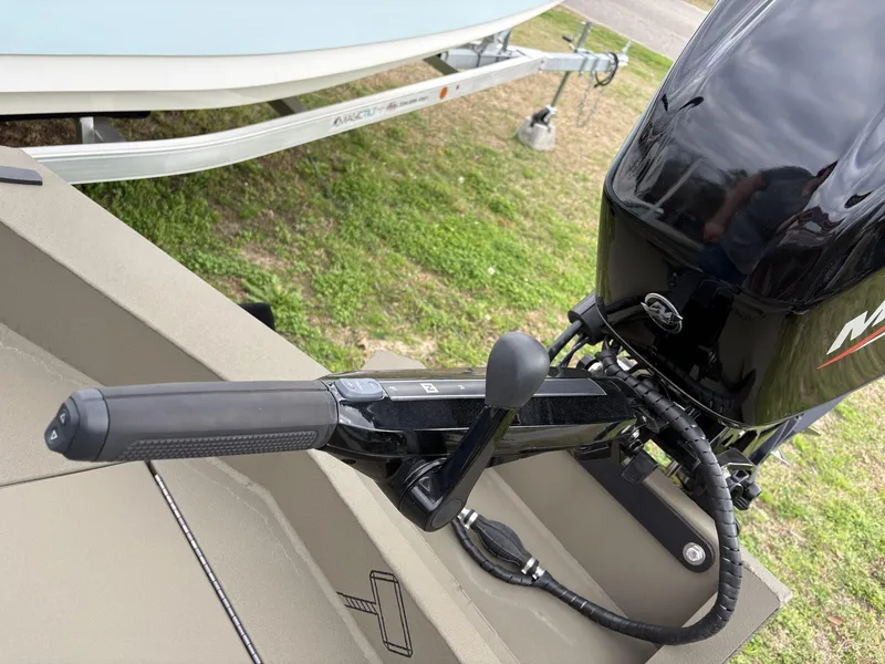 Slide: The Image of Outboard motor control on a 2025 Thor Lake Hammer Hybrid 1754 boat. - 12