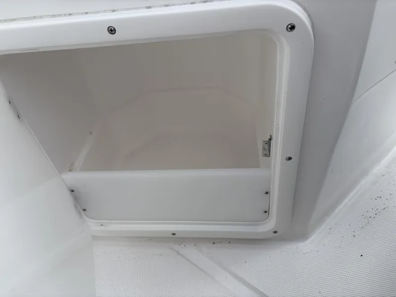 Slide: The Image of Glasstream 240ccx 2024 - 16