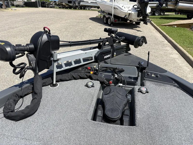 Slide: The Image of 2023 Phoenix 920 Elite boat with Minn Kota trolling motor on deck. - 21