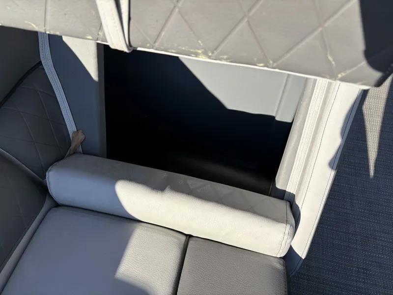 Slide: The Image of Veranda Vista Series VS22RC 2025 - 16