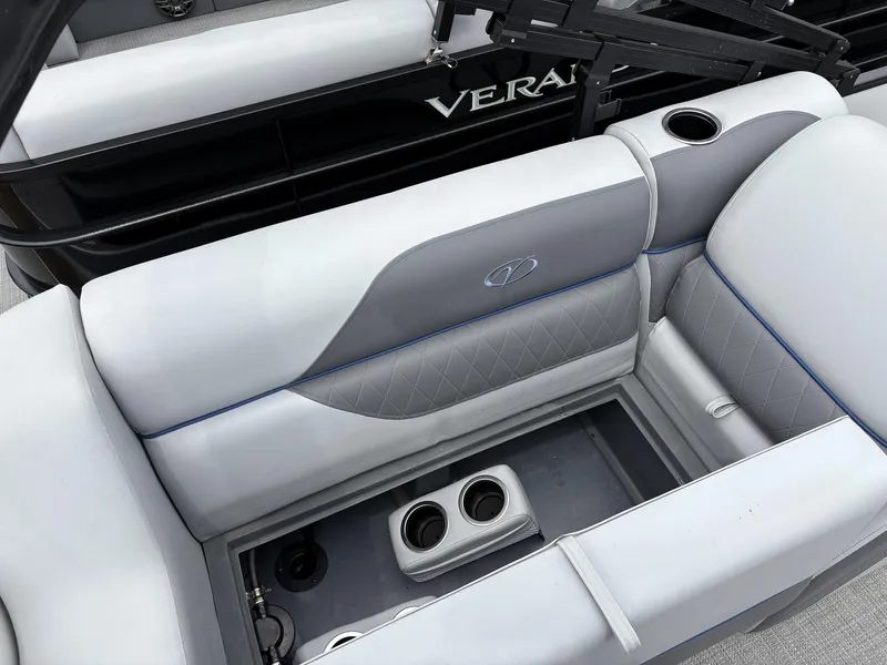 Slide: The Image of Veranda Vista Series VS22RC 200HP 2025 - 16