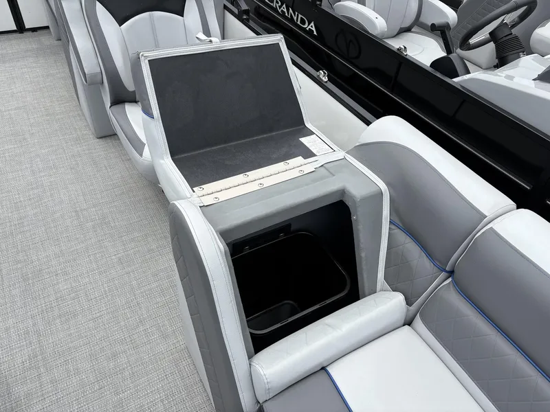 Slide: The Image of Veranda Vista Series VS22RC 200HP 2025 - 8