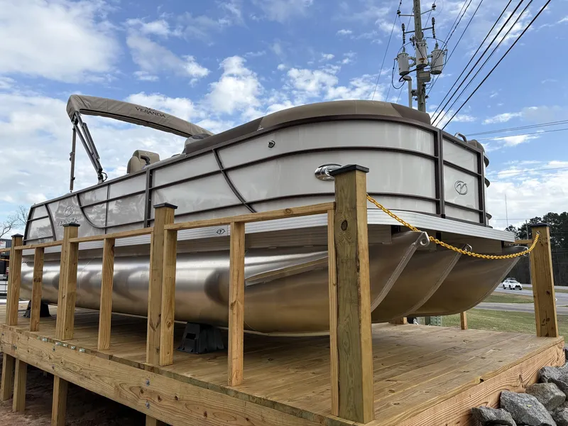 Slide: The Image of Veranda Relax Series VR22VLC 2025 - 1