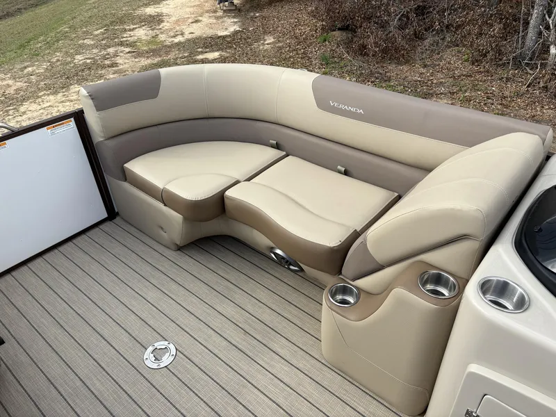 Slide: The Image of Veranda Relax Series VR22VLC 2025 - 13