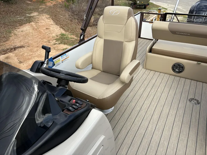 Slide: The Image of Veranda Relax Series VR22VLC 2025 - 15