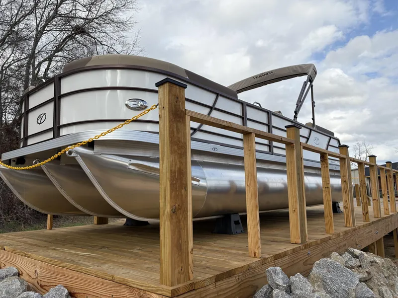 Slide: The Image of Veranda Relax Series VR22VLC 2025 - 2