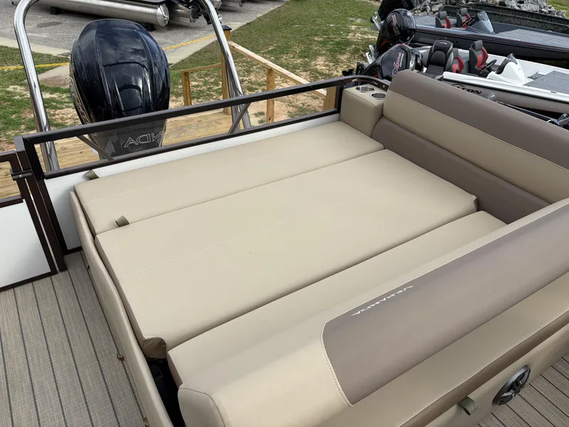 Slide: The Image of Veranda Relax Series VR22VLC 2025 - 6