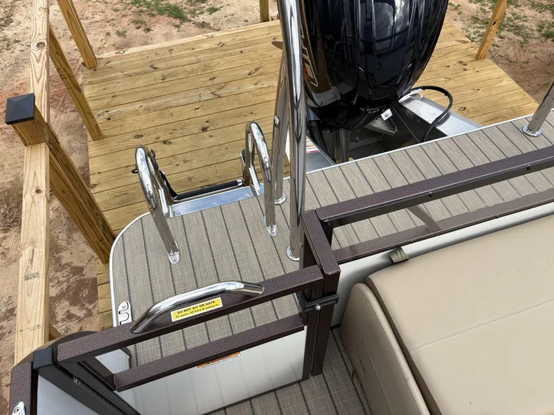 Slide: The Image of Veranda Relax Series VR22VLC 2025 - 7