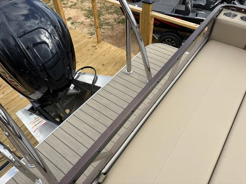 Slide: The Image of Veranda Relax Series VR22VLC 2025 - 8