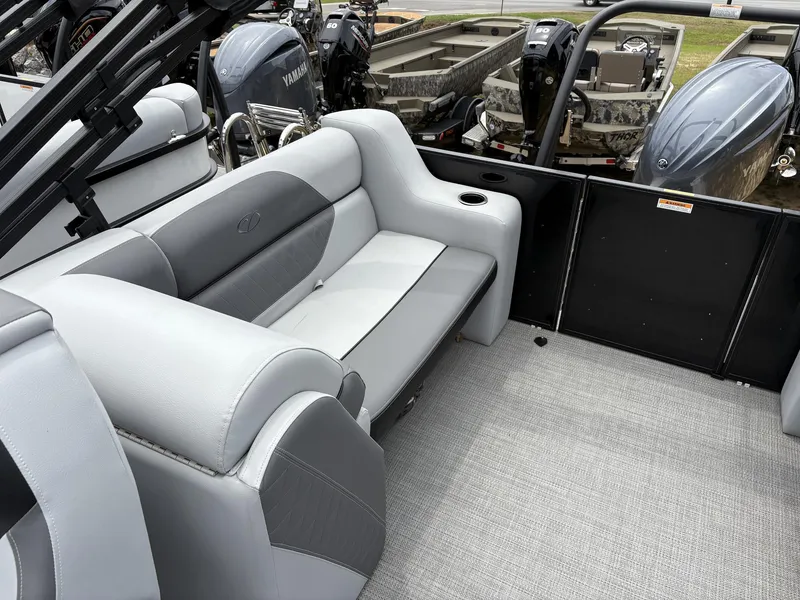 Slide: The Image of Veranda Vista View Series VV22 150HP TRITOON 2025 - 12