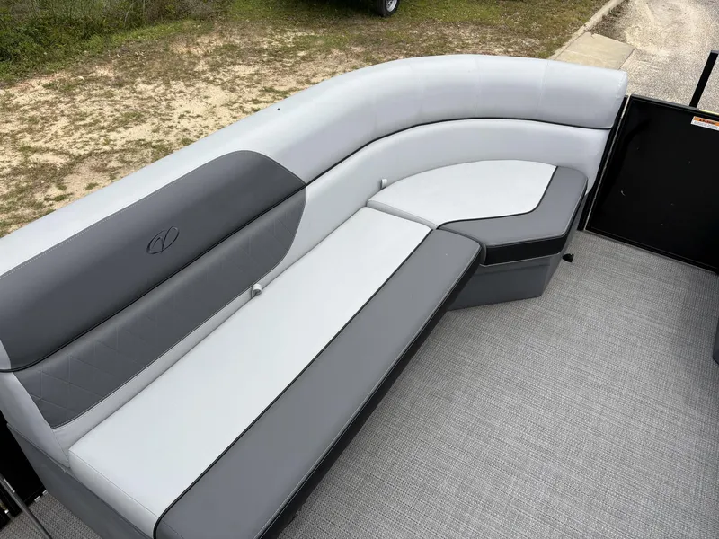 Slide: The Image of Veranda Vista View Series VV22 150HP TRITOON 2025 - 5