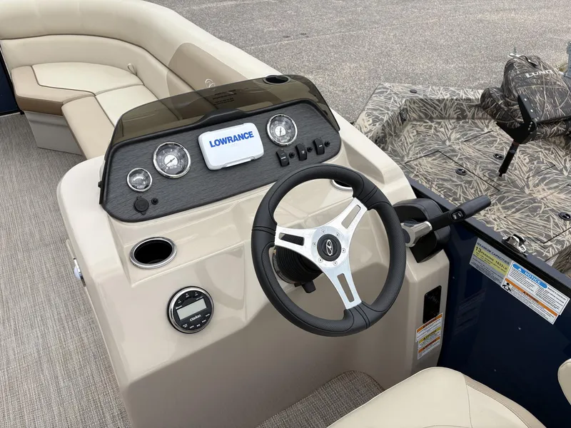 Slide: The Image of Veranda Vista View Series VV22 TRITOON 150HP 2025 - 13