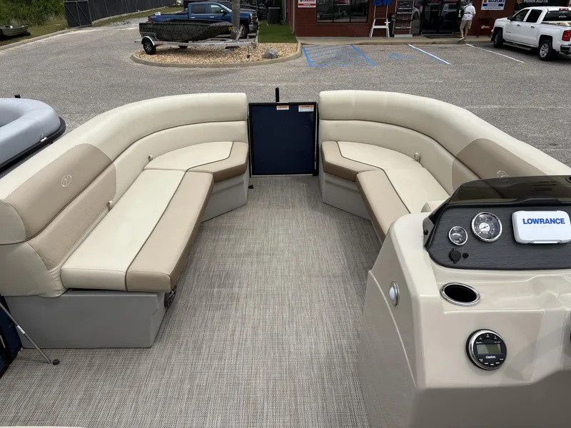 Slide: The Image of Veranda Vista View Series VV22 TRITOON 150HP 2025 - 4