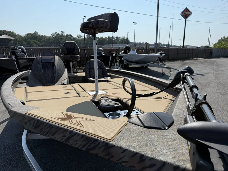 Slide: The Image of Xpress Hyper-Lift Bass Series H17 2026 - 8