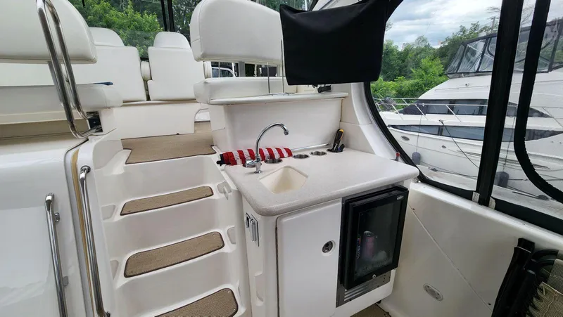 Slide: The Image of Silverton 39 Motor Yacht 2004 - 17