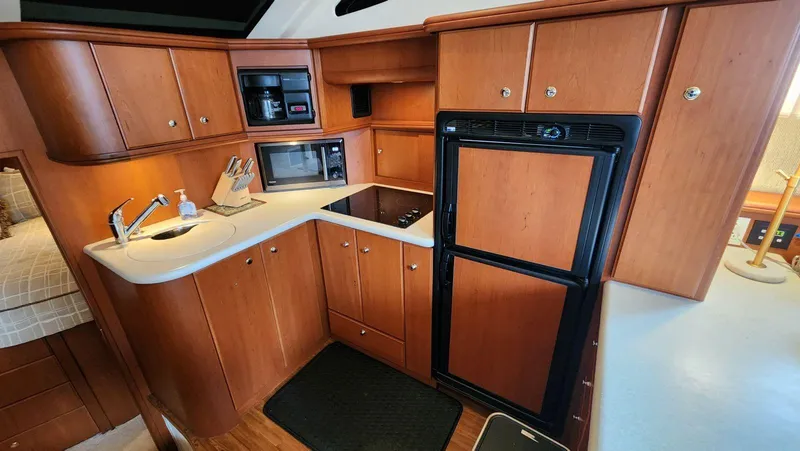 Slide: The Image of Silverton 39 Motor Yacht 2004 - 21