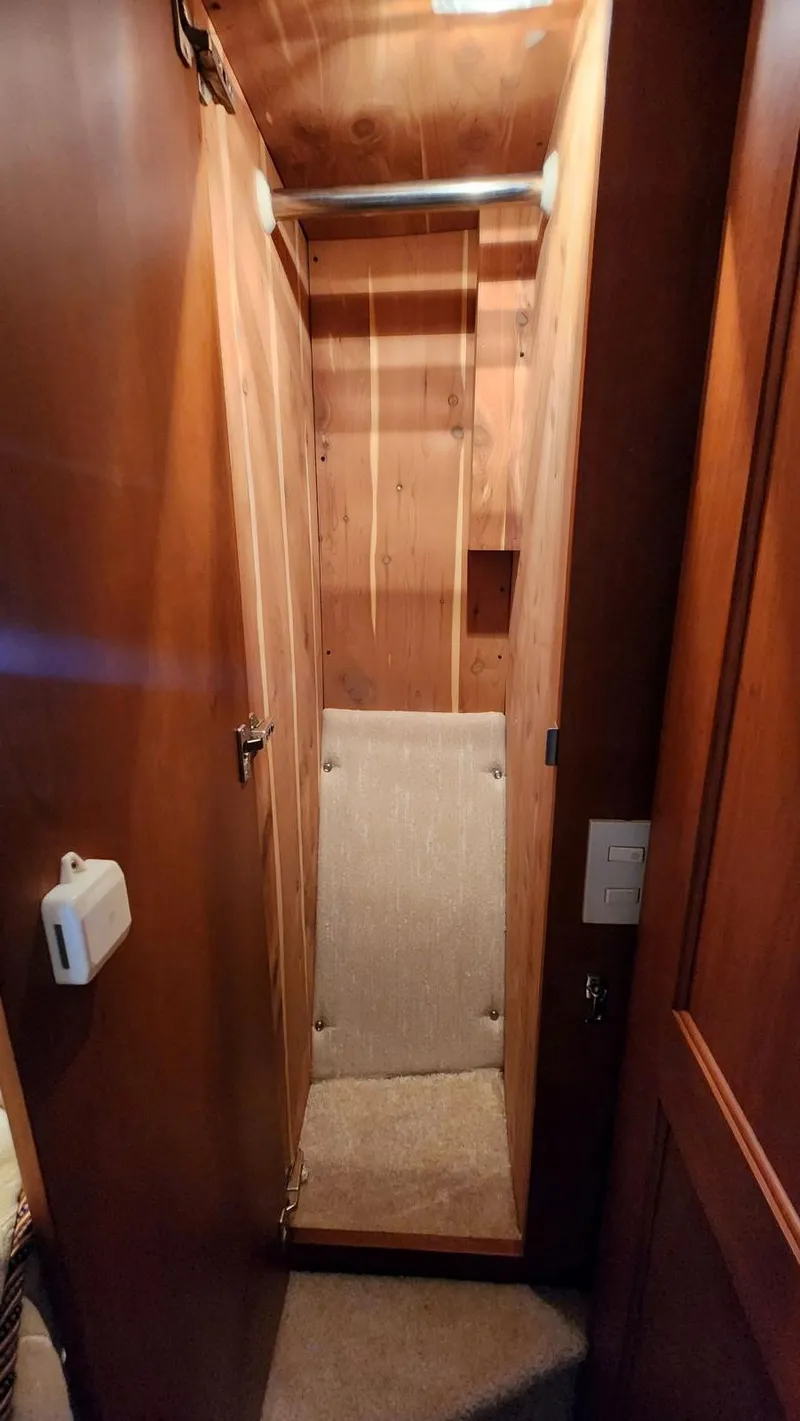 Slide: The Image of Silverton 39 Motor Yacht 2004 - 36