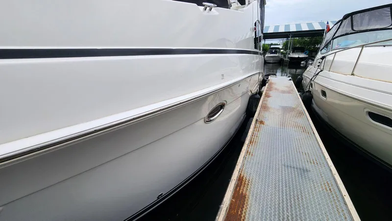 Slide: The Image of Silverton 39 Motor Yacht 2004 - 5