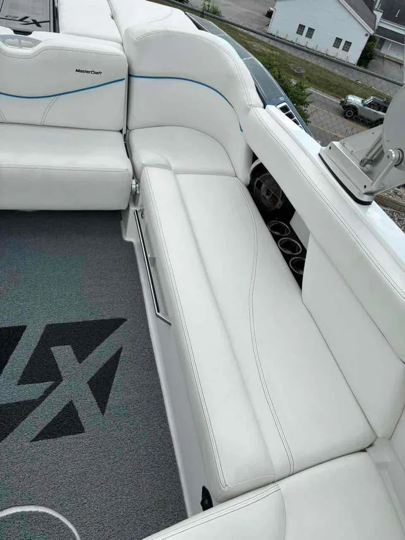 Slide: The Image of MasterCraft XT23 2019 - 4