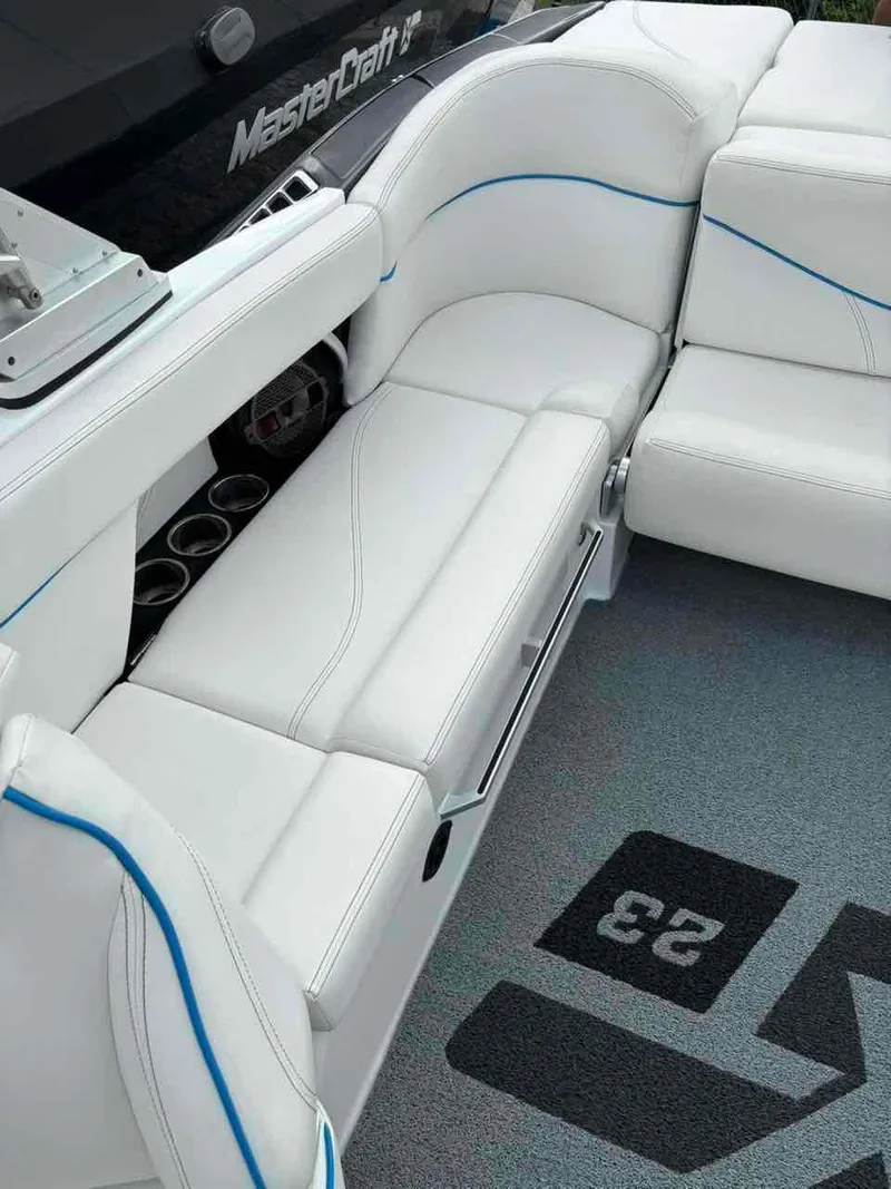 Slide: The Image of MasterCraft XT23 2019 - 5