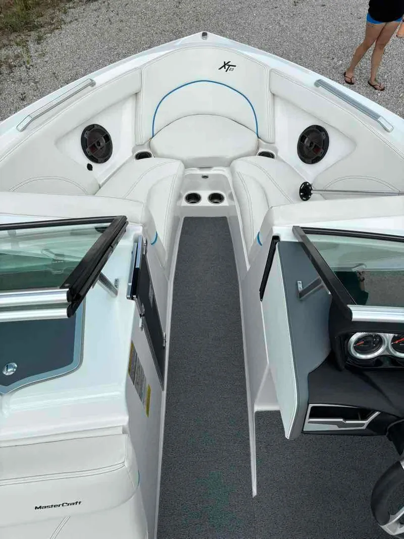 Slide: The Image of MasterCraft XT23 2019 - 7