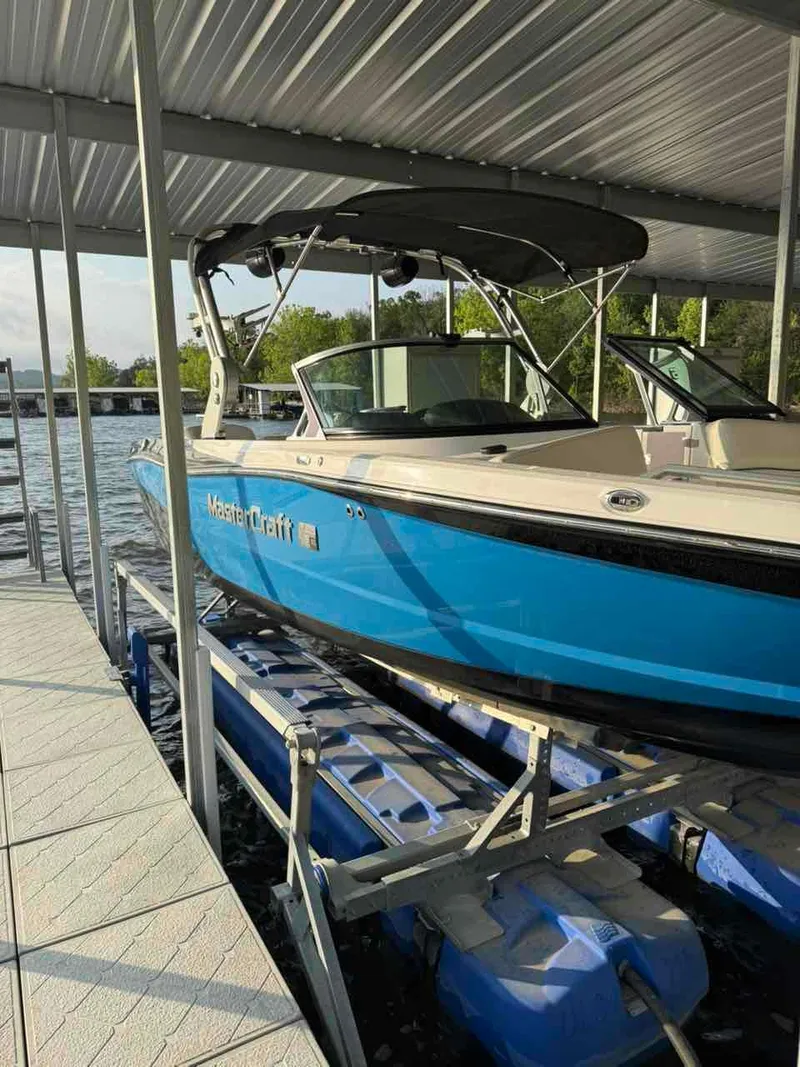 Slide: The Image of MasterCraft XT23 2019 - 8