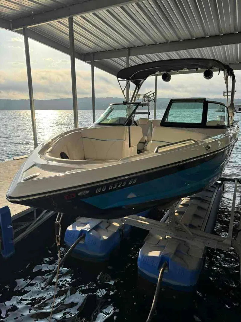 Slide: The Image of MasterCraft XT23 2019 - 9