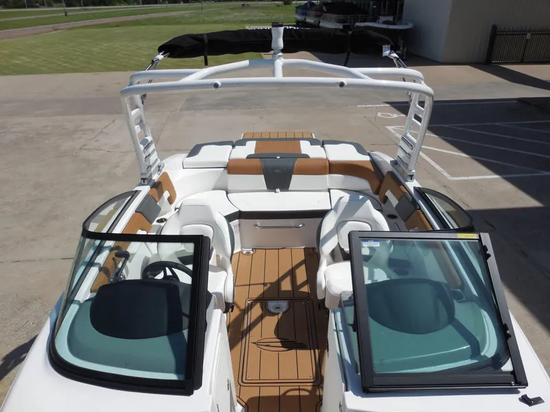 Slide: The Image of Chaparral 23 SSi 2025 - 14