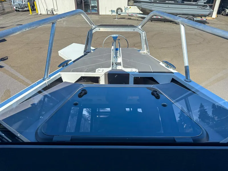 Slide: The Image of Stabi-Craft 2350 Ultra Centrecab 2026 - 13