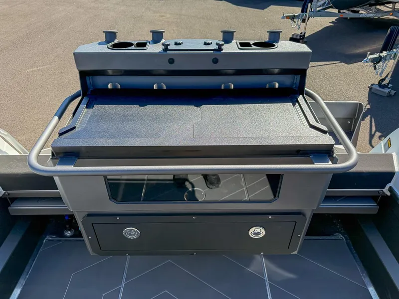 Slide: The Image of Stabi-Craft 2350 Ultra Centrecab 2026 - 23