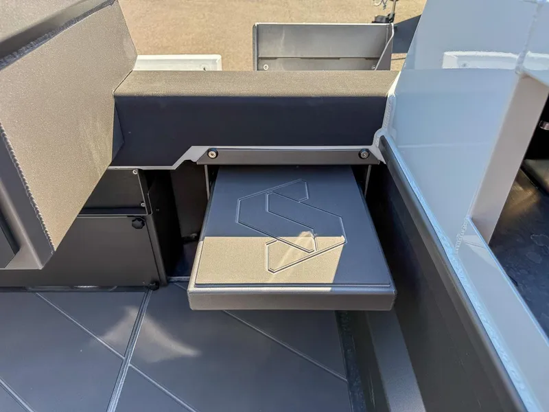 Slide: The Image of Stabi-Craft 2350 Ultra Centrecab 2026 - 25