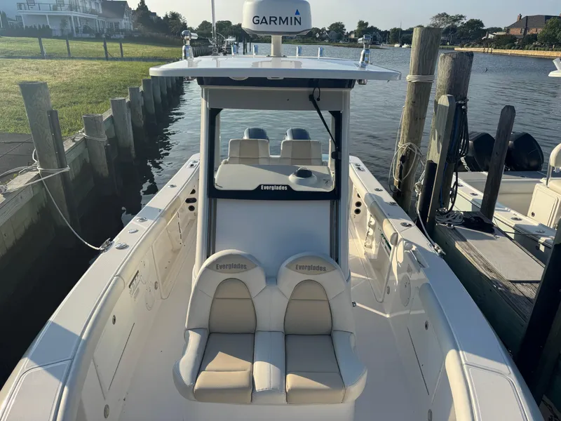 Slide: The Image of Everglades 255 Center Console 2016 - 11