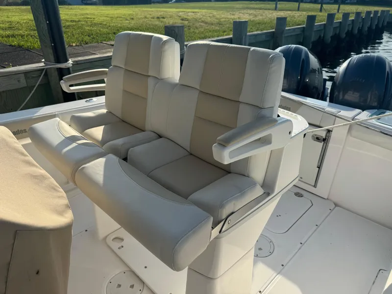 Slide: The Image of Everglades 255 Center Console 2016 - 16