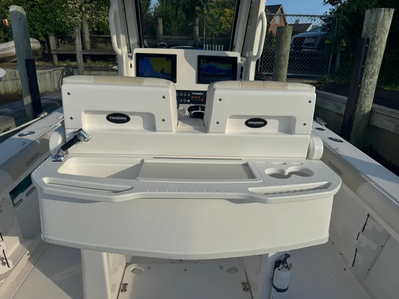 Slide: The Image of Everglades 255 Center Console 2016 - 17