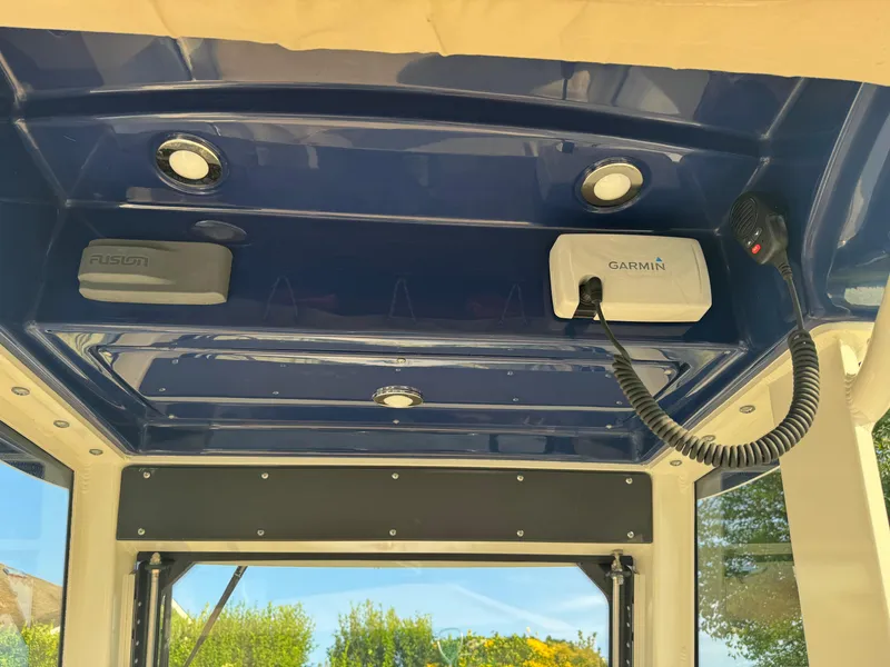 Slide: The Image of Everglades 255 Center Console 2016 - 18