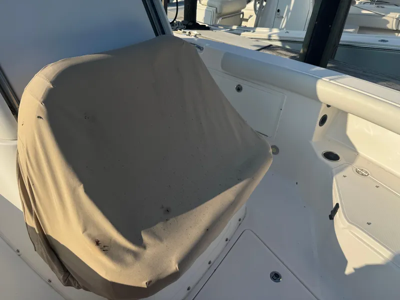 Slide: The Image of Everglades 255 Center Console 2016 - 21