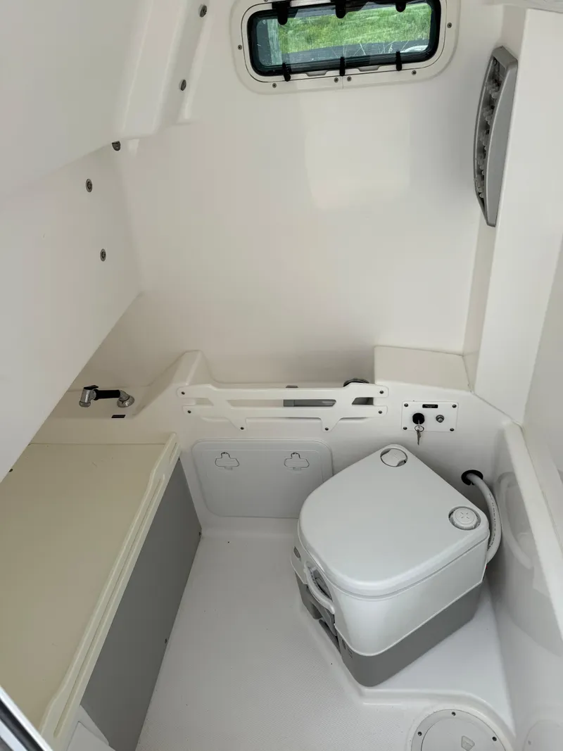 Slide: The Image of Everglades 255 Center Console 2016 - 27