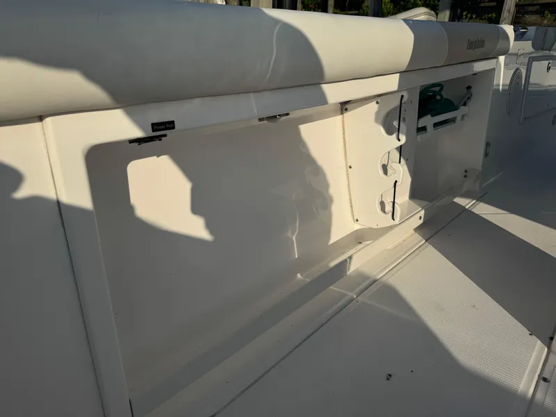 Slide: The Image of Everglades 255 Center Console 2016 - 28