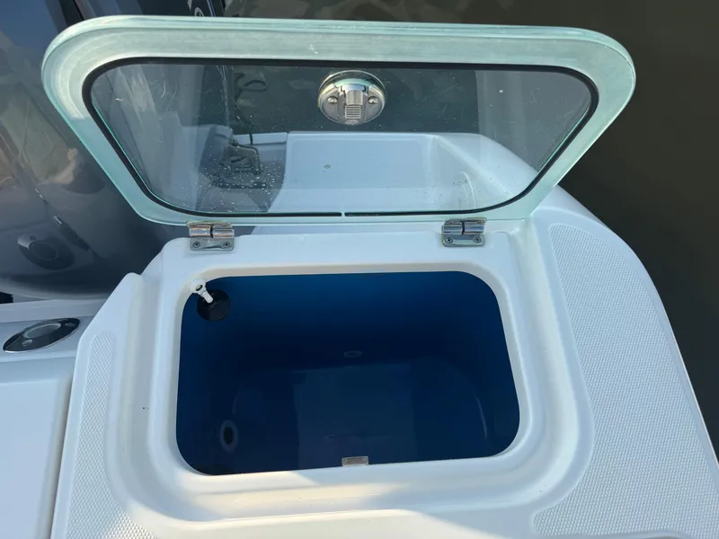 Slide: The Image of Everglades 255 Center Console 2016 - 34