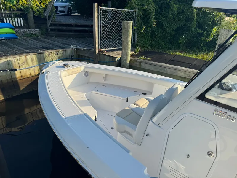 Slide: The Image of Everglades 255 Center Console 2016 - 5