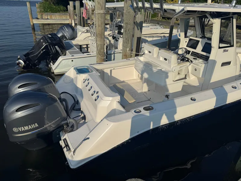 Slide: The Image of Everglades 255 Center Console 2016 - 7