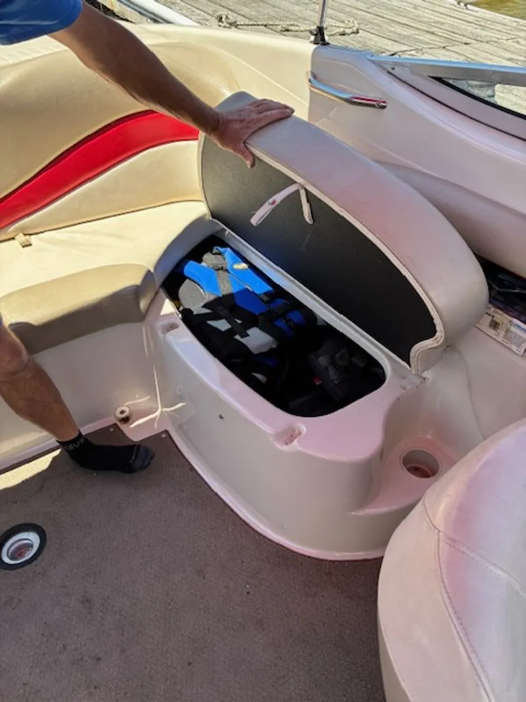 Slide: The Image of Glastron GX 235 2004 - 16