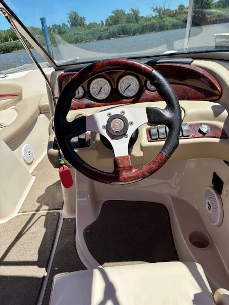 Slide: The Image of Glastron GX 235 2004 - 4