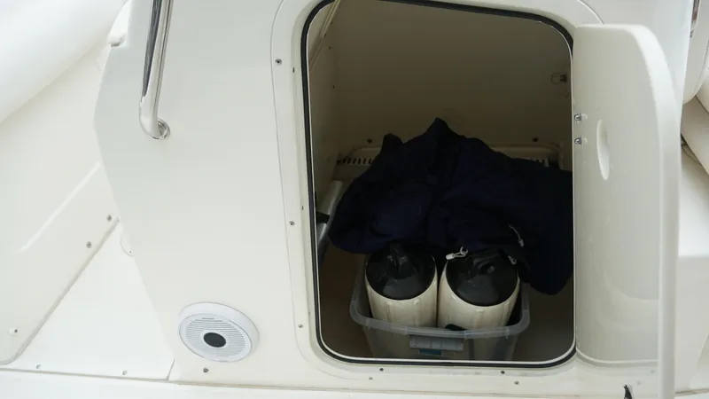 Slide: The Image of Boston Whaler 230 Dauntless 2012 - 16